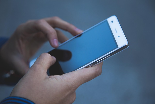 Bukan Cuma Batasi Screen Time! 7 Jurus Ampuh Parenting Islami: Bentengi Remaja dari Konten Negatif & Pergaulan Online